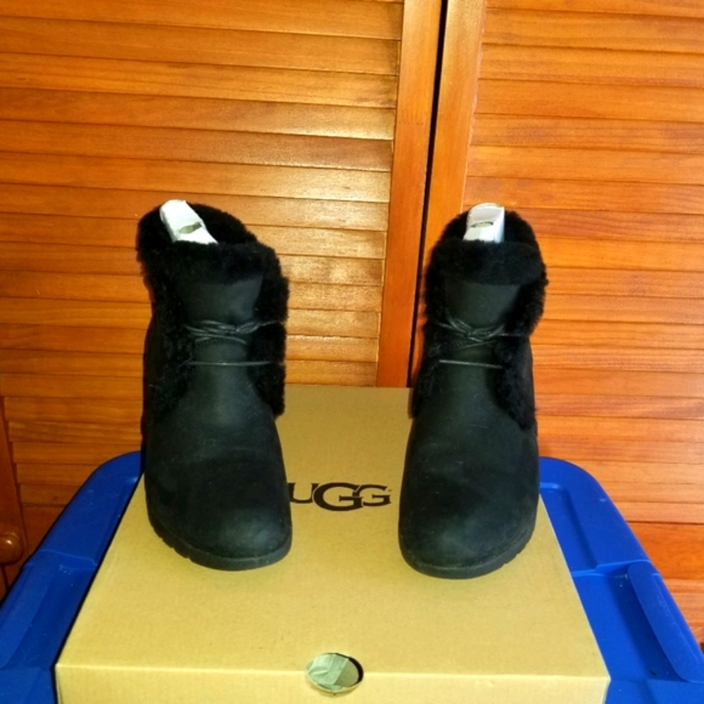 🚫SOLD🚫 Ugg Jeovana Shearling Wedge Booties - Picture 4 of 12